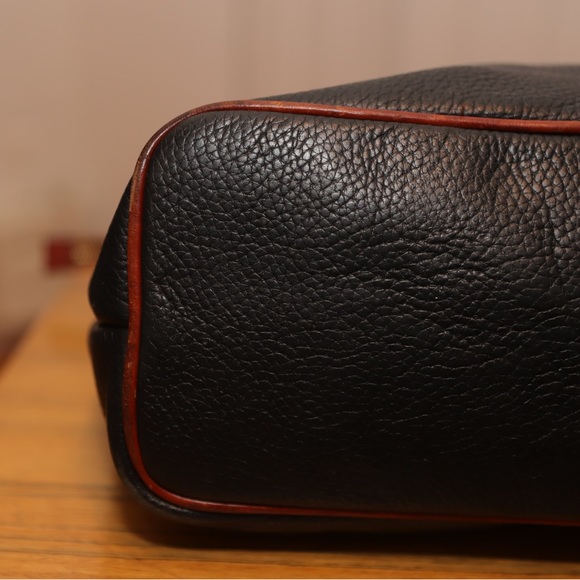 Dooney & Bourke Black Leather Shoulder Bag Red Interior - Picture 11 of 14